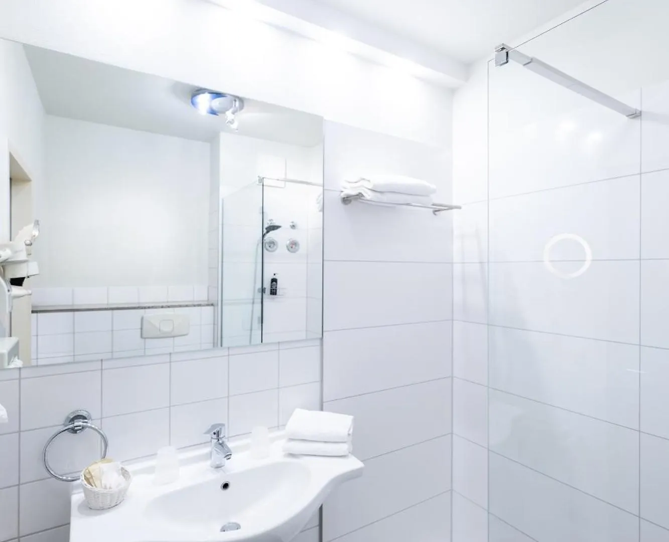 ***  Hotel Hanseport Amburgo Germania