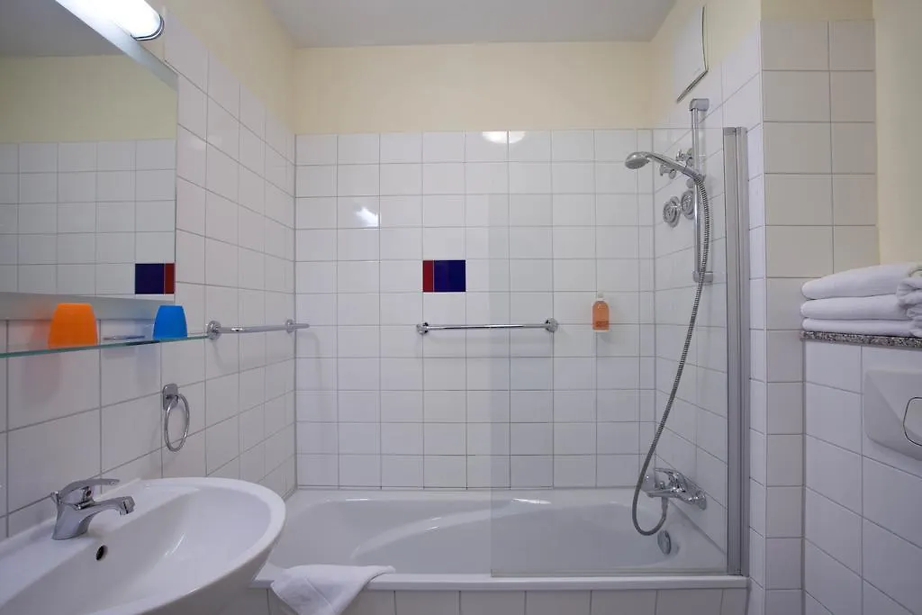 ***  Hotel Hanseport Amburgo Germania